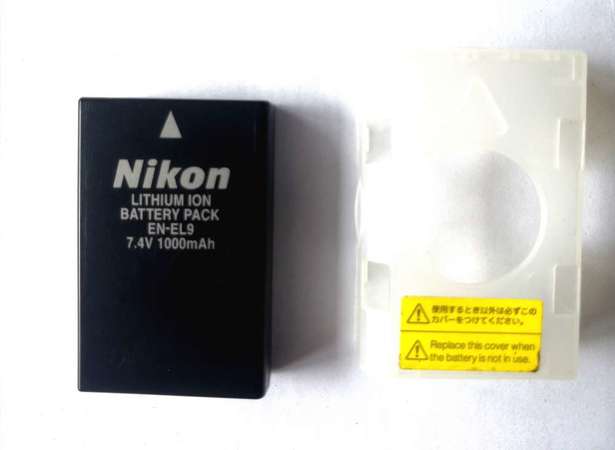 Nikon EN-EL9 Battery for Nikon D60 D40 D40X D5000 D3000 7.4v 1000mAh used.
