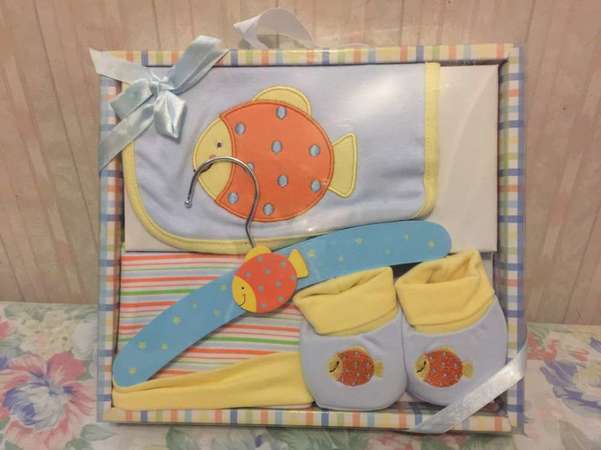 Baby Gift Box Set for Newborns FISH NEW 全新嬰兒套裝