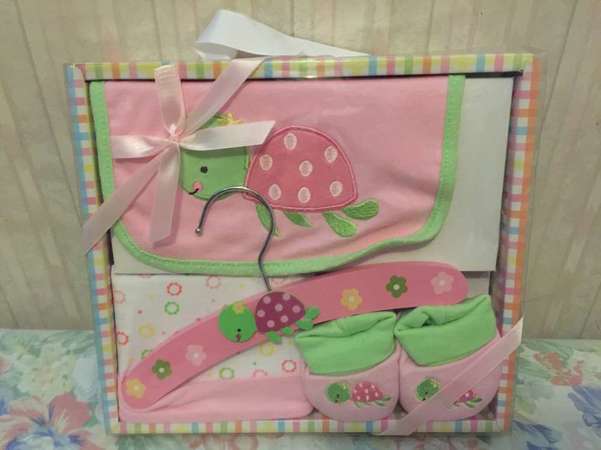 Baby Gift Box Set for Newborns NEW 全新嬰兒套裝