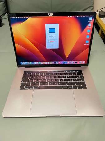 全新電池和touchbar！ MacBook Pro 15” 2018 i7 cpu 16gb ram 512ssd