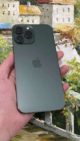 Apple iPhone 13 Pro Max 1TB， 6.7寸大螢幕，電池效能100 ％，功能全部正常運作，已貼貴價玻璃鋼化貼及保護套！