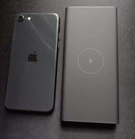iPhone SE2 128GB 黑色(第 2 代)  淨機 副廠代用電池+小米無線行動電源10000