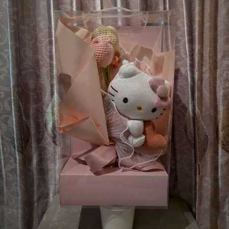 全新情人節禮物 粉紅色的「"織"聚浪漫Hello Kitty公仔花」