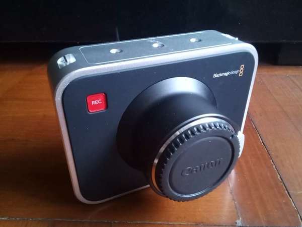Blackmagic Design ~ Production Cinema Camera 4K ( EF mount ) 有盒