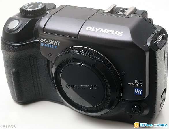 Olympus E-300 Body(使用次數少，Shutter數 不多於2仟)同Leica M8 M9 用同一粒 Kodak FFT CC