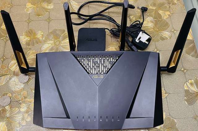 95%新ASUS RT-AX88U Wi-Fi Router
