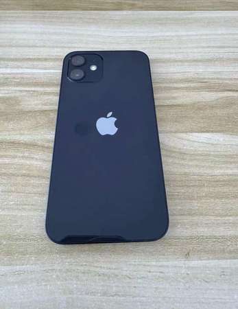 Apple iPhone 12 256G 6.1寸大螢幕，功能全部正常運作，電池效能100 %，電池良好，已貼貴價玻璃鋼化貼及保護套！