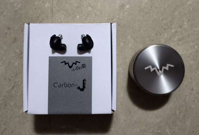 99.9% New MUM FewFever Carbon-J 碳治菊 入耳式耳機