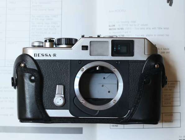 Voigtlander Bessa-R Full-Frame Film Camera - Light Meter, Leather Half Pouch