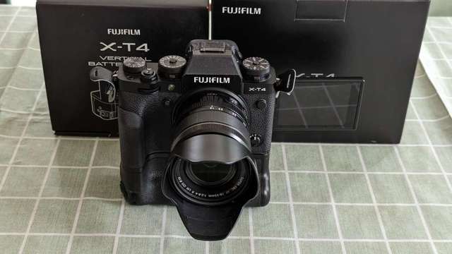 Fujifilm X-T4 & BATTERY GRIP VG-XT4 & XF18-55 2.8/4  99%NEW