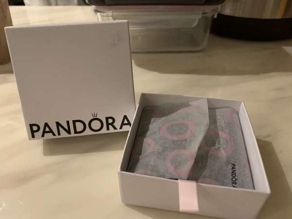 全新 正牌 Pandora bracelet 連gift box 禮物盒