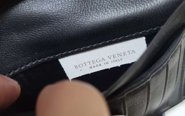 Bottega Veneta   ( 全新黑中裝銀包 )