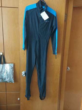 (全新) 長袖連體防曬防水母潛水服 “Brand new long-sleeve one-piece sun-protective wetsuit"