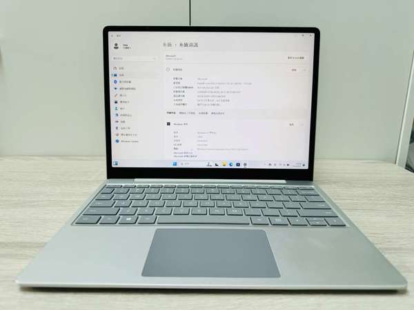 Surface Laptop Go i5-1035G1 / 16GB RAM / 256 GB SSD 1.1KG