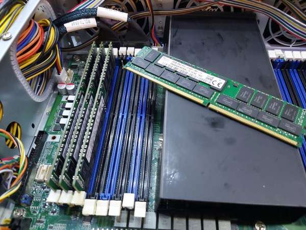 SK 32GB DDR4 ECC RAM