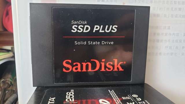 SanDisk SSD Plus 240GB SATA SSD