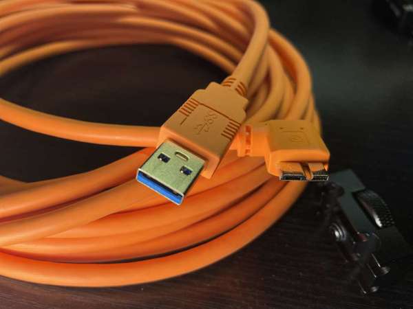 8-meter Micro-B 至USB 3.0 資料傳輸線 /連機拍攝線 + 線夾