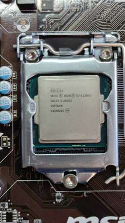 Intel Xeon E3-1230V3 4C8T CPU (效能與 i5 4690, i7 4770 相近)
