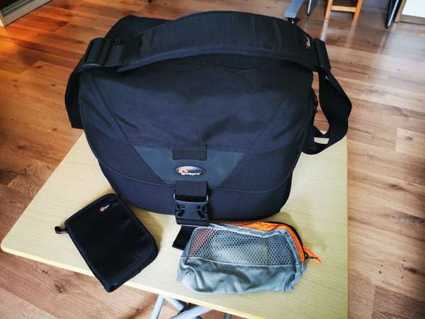 Lowepro Stealth Reporter D400 AW Shoulder Bag