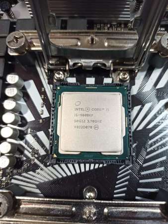 Intel Core i5-9600KF  3.7 GHz - 4.6 GHz