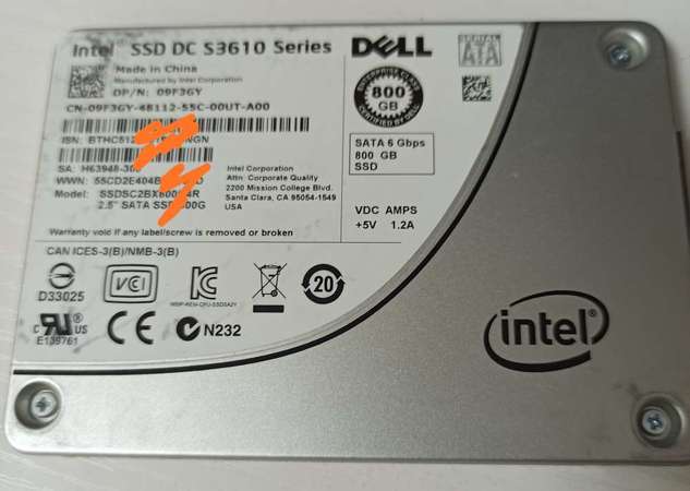 Intel 2.5" 800GB SATA SSD 企業級 高耐用度 剩餘5200 TBW 健康度 100%