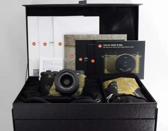 Leica Q2 Dawn edition full set