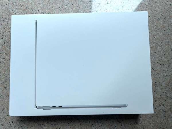 [88折] 全新未拆13-inch MacBook Air with Apple M3 chip, 8GB memory, 256 GB SSD
