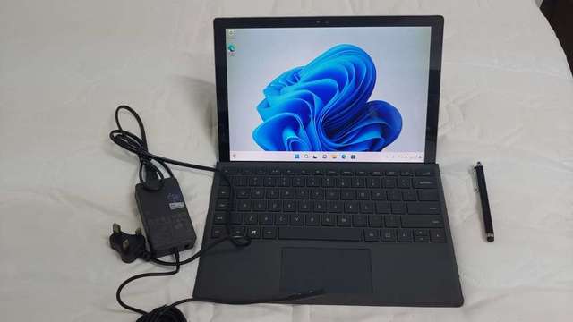 原裝 火牛鍵盤 Microsoft Surface Pro 6 代i5 256GB  連原裝鍵盤 原裝火牛  正版OFFICE 手寫筆