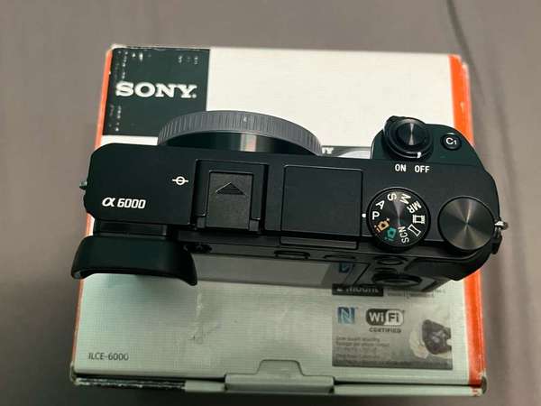 Sony 相機 A6000 + Kit Lens 16-55mm 有盒有叉連2電池