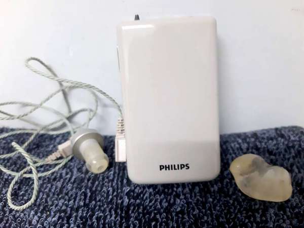 Philips助聽器--耳專科設計的耳聾機-- 老人/弱聽 --助聽機 HEARING AID 輕巧慳電--上水火車站交收--本港平郵--或順豐到付