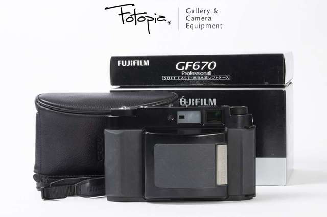 || Fujifilm GF670 - Black with maker box & soft case ||