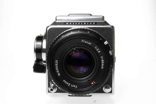 Hasselblad 500C/M Chrome Camera + Carl Zeiss Planar 80mm f/2.8 T* lens
