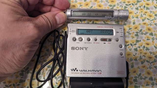 Sony /索尼 ( 銀色 )Portable MD Player MZ-R900 ,電池盒,線控