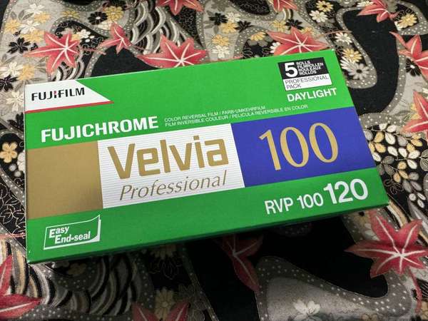 停產 Fujifilm Velvia 100 120 colour rev film easy end-seal