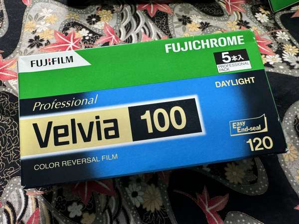 停產 Fujifilm Velvia 100 110 colour rev film