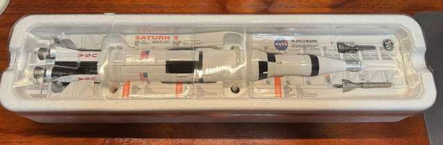 Saturn V 土星5號 火箭模型 NASA 無線充電