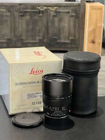 Leica Summicron-m 90mm f2 Pre-a black lens with matching box