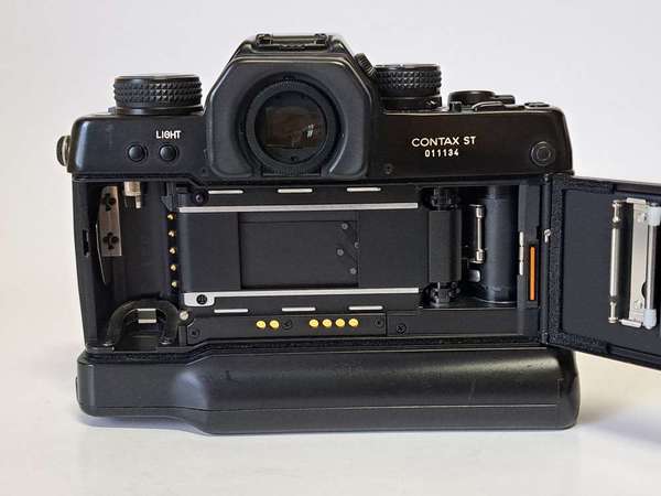 CONTAX  ST body + battery holder P.7