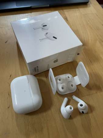 AirPods Pro, 95% new in box. Hong goods.