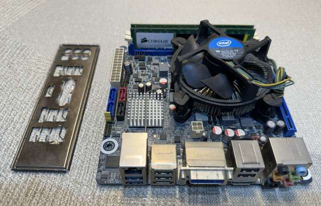 Intel Desktop Board DH67CF LGA1155 iTX + Intel i5-2400s CPU + Corsair 8G Ram 二手