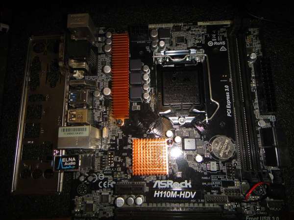 AsRock H110M-HDV R3 MATX主版 17cmX19cm((windows11Home授權碼)) Socket 1151