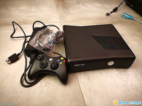 出售xbox360主机连手掣 500$