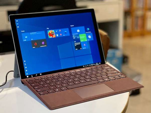 surface pro 5 i5-7300u 8g ram 256 ssd /signature keyboard