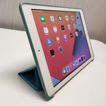 ipad 2017 32g 银色 wifi版 第五代 完美无花 5th gen 送折叠保护套