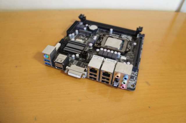 (新净b75 itx 技嘉b75n 底板背板(运作正常 已更新bios f5)