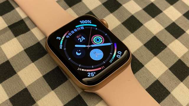 出售Apple Watch Series 5 WIFI版本44mm蘋果手錶玫瑰金色行貨99%新錶面同錶身全新一樣因錶底爆玻璃所以平讓全套有盒齊配件-