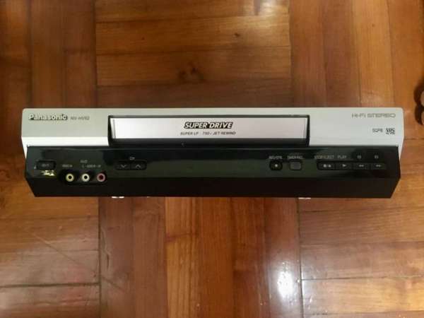 出售Panasonic VCR VHS 錄影機NV-HV62連原裝搖控，步步高BBK928 DVD機