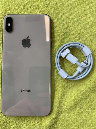 出售95%New iPhone XS Max 256GB 金色香港行貨有配件電池效能100% 自用